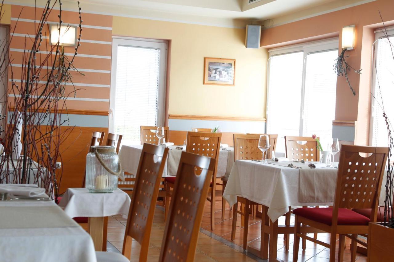 Rooms Optim Птуй Екстер'єр фото